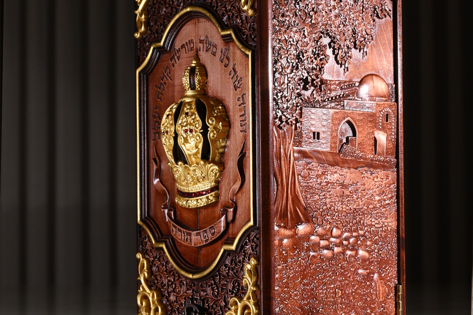 Aron Kodesh & Carrying Case with Genuine Gold