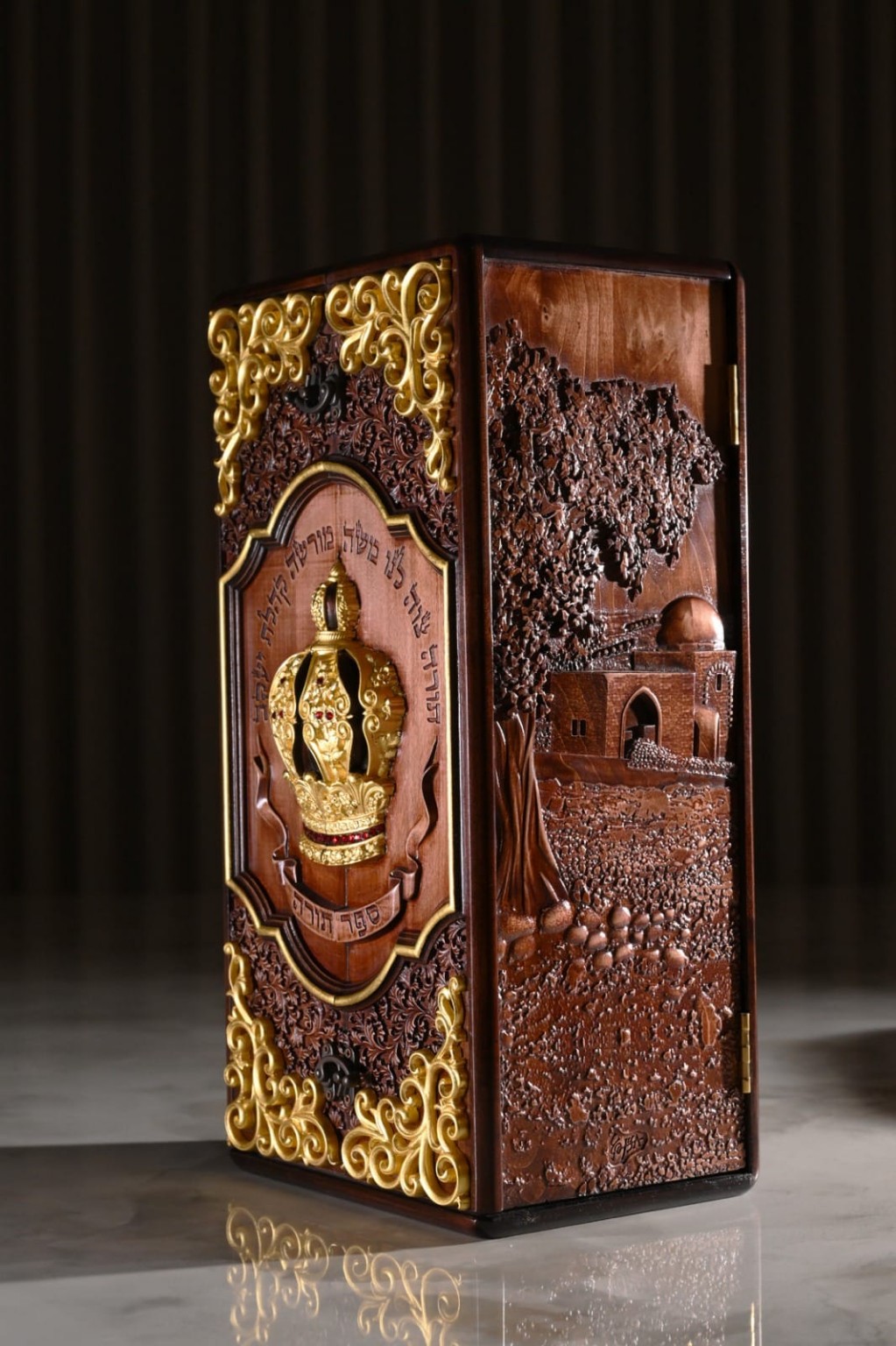 Aron Kodesh and Carrying Case with Genuine Gold