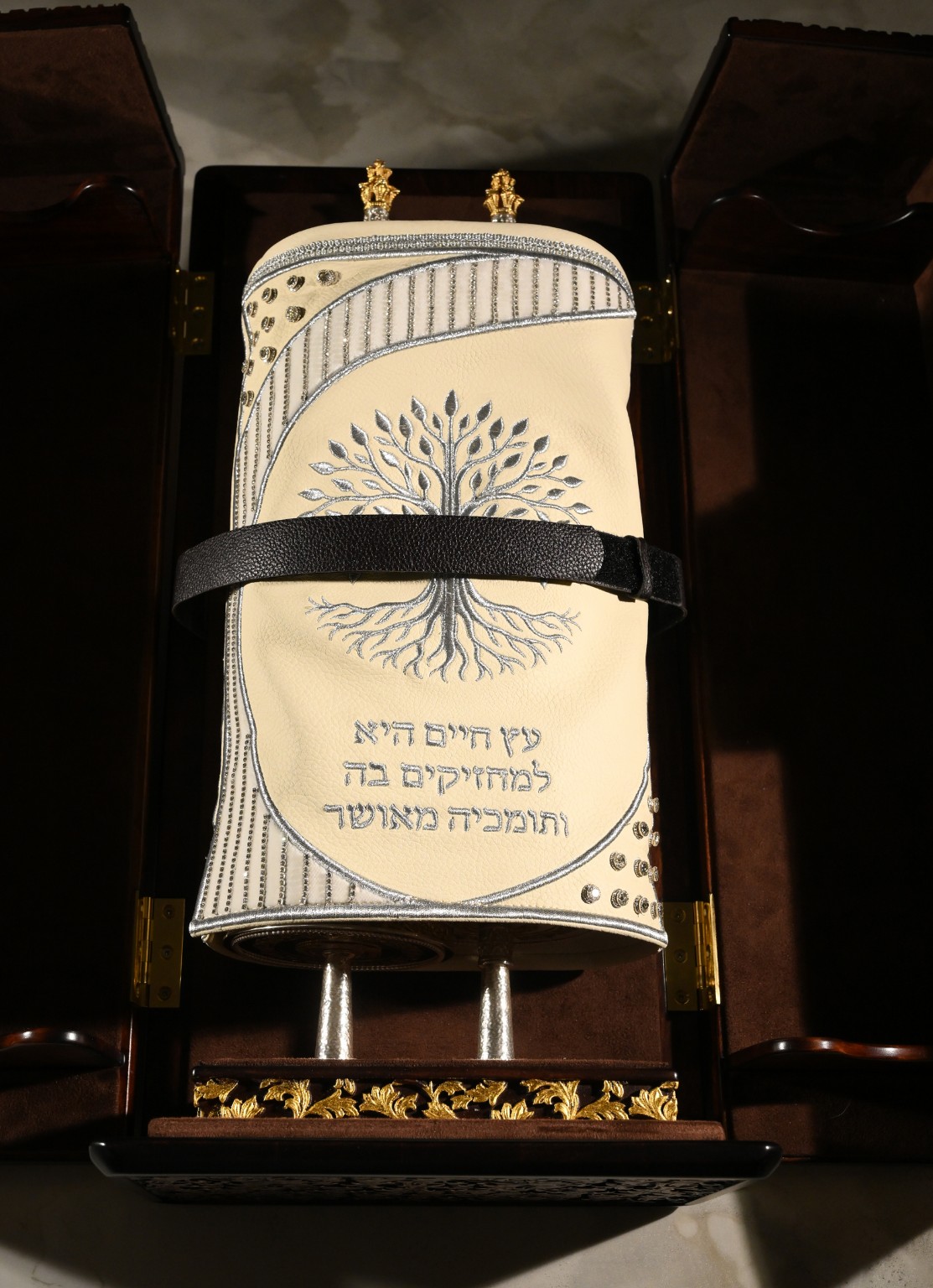 מעיל לספר תורה - דגם 4